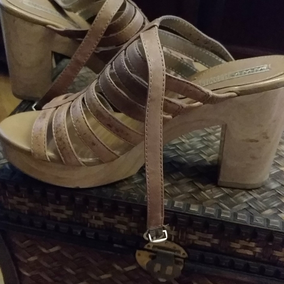 Banana Republic sandals on wooden platform - Picture 10 of 12